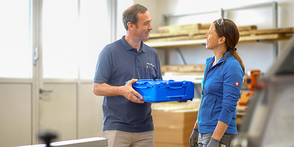 An Image of Leitz service staff picking up knives for a professional knife sharpening service.