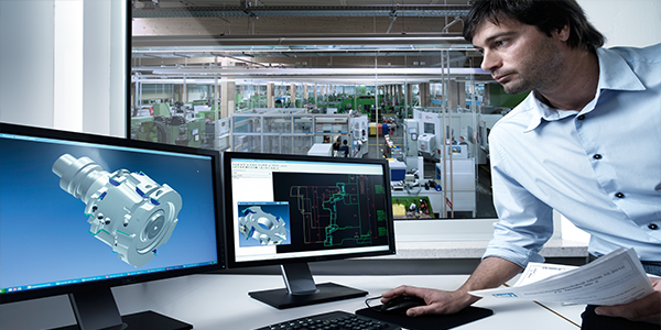 A Leitz employee looking at a computer with a tool design and management programme on it