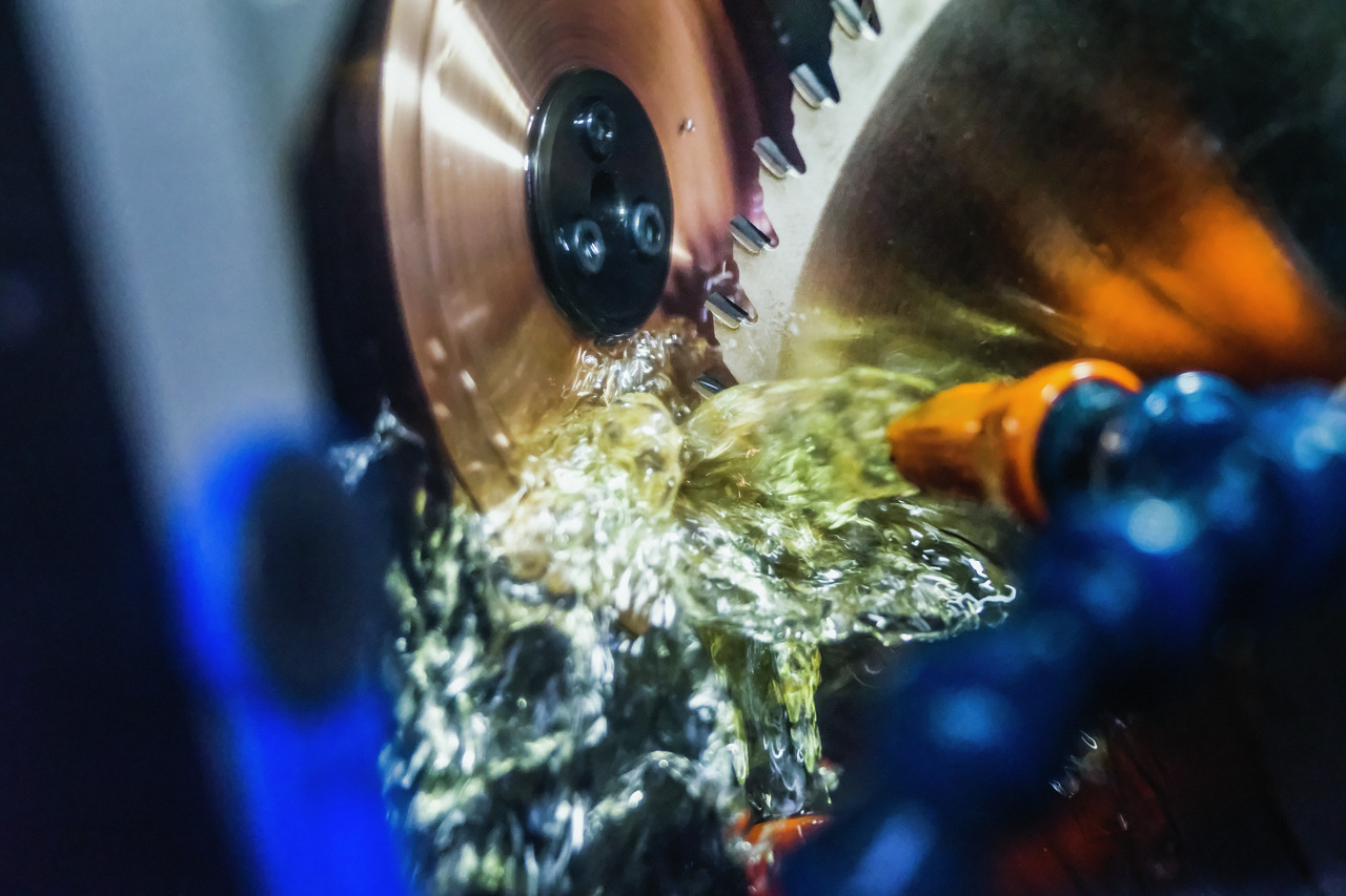 Carbide saw blade sharpening carbide saw blade sharpening on a Leitz saw blade sharpening machine