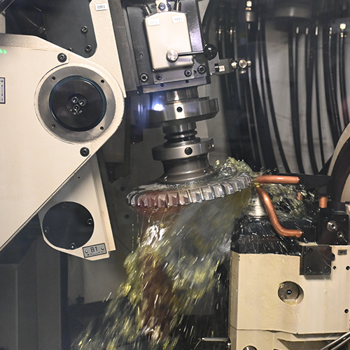Dimaond saw blade sharpening on a CNC dimaond shaprening machine by Leitz