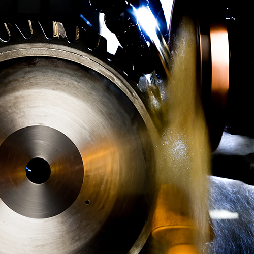 A Dimaond Saw blade being sharpened ona CNC dimaond sharpening machine
