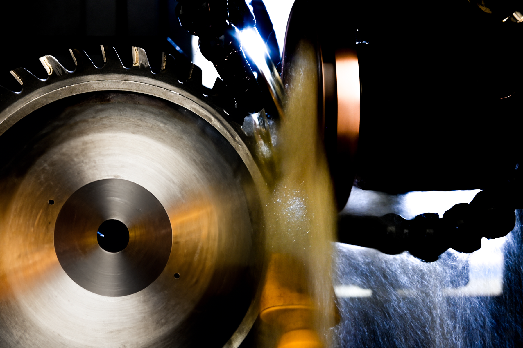 A Dimaond Saw blade being sharpened ona CNC dimaond sharpening machine