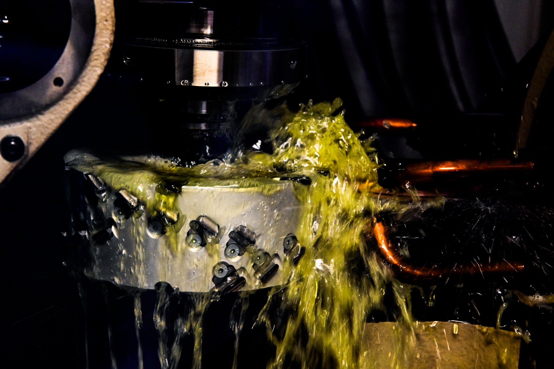 Dimaond cutter ehad sharpening on a cnc diamond sharpening machine